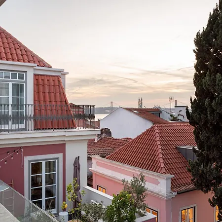 Joivy Bairro Alto 2-br With Large Terrace *