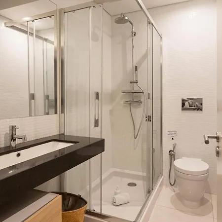 Guestready - Spacious Flat In Bairro Alto דירה